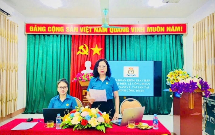 LĐLĐ Thị xã Hồng Lĩnh kiểm tra hoạt động Công đoàn khối...
